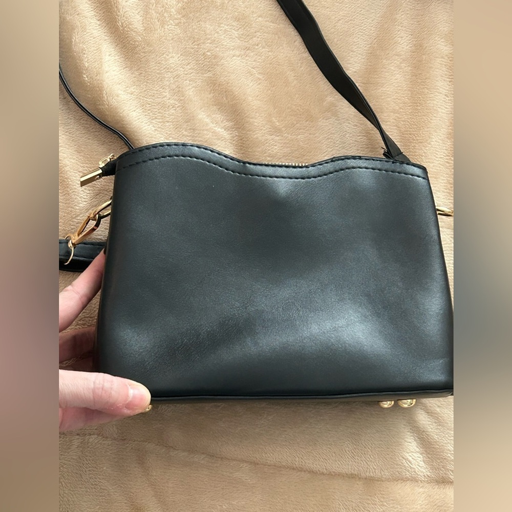 Small stylish crossbody bag - Picture 3 of 7